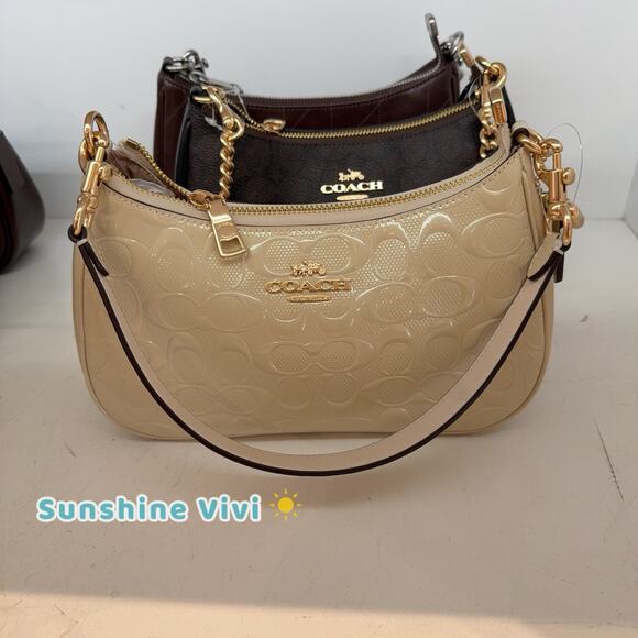 NWT Coach CDA98 Teri Shoulder Bag In Signature Leather With Heart Charm Chalk